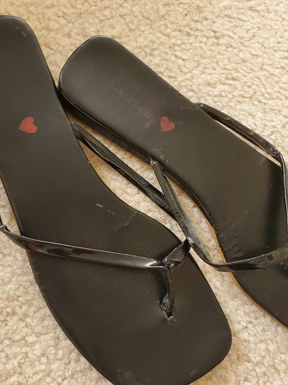 Black Women's Minimalist Flip Sandals with Heart Accent Thongs sz 11M